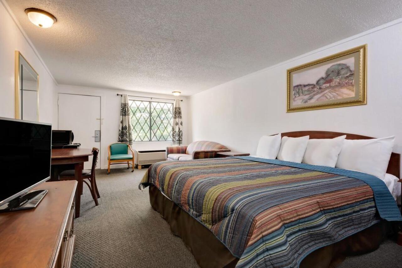 Knights Inn Cleveland/Macedonia Екстер'єр фото
