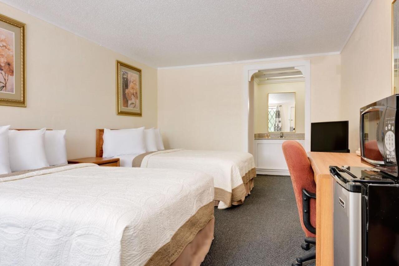 Knights Inn Cleveland/Macedonia Екстер'єр фото