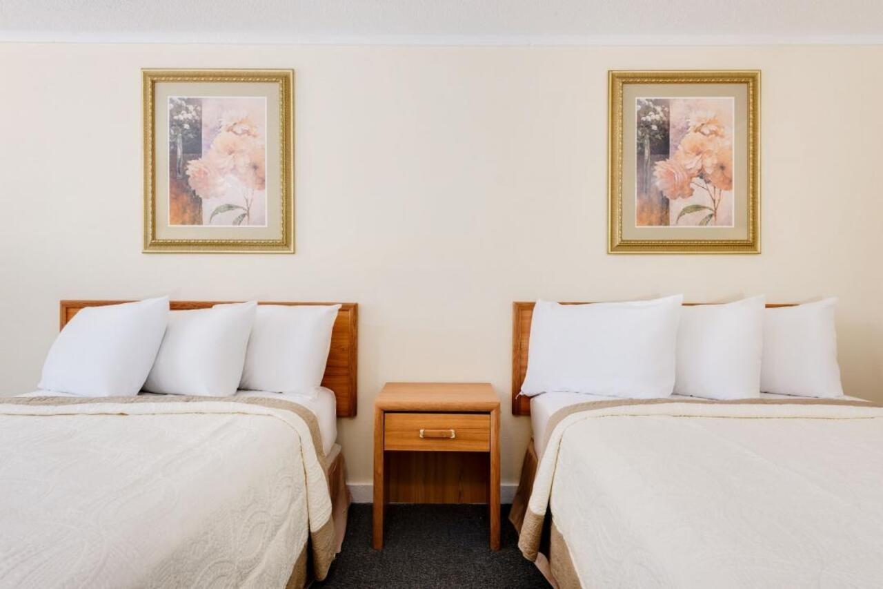 Knights Inn Cleveland/Macedonia Екстер'єр фото